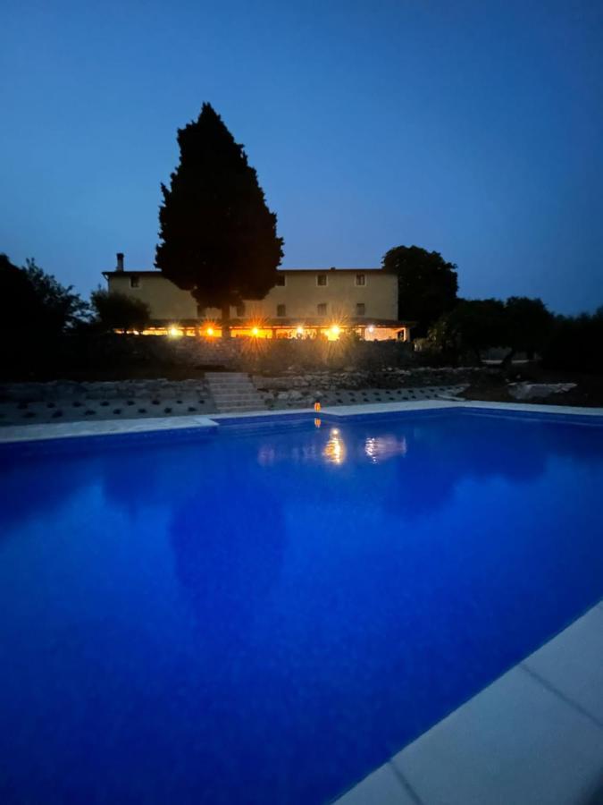 Villa Calussovo Ripenda Kras ภายนอก รูปภาพ